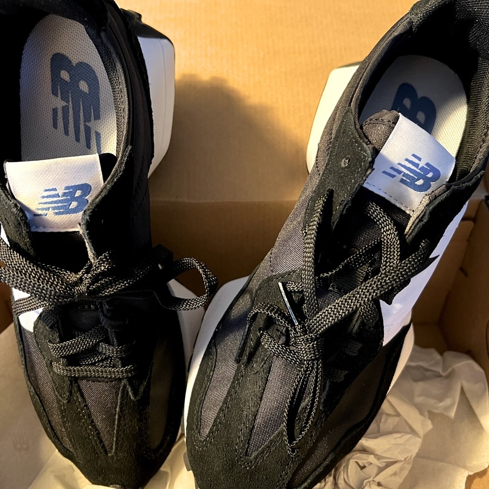 NWOT New balance 327s